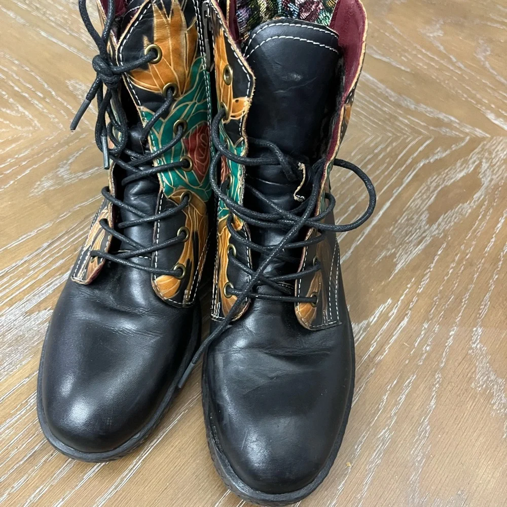 Spring Step L’Artiste Black Floral/Rose Combat Boots - Picture 2 of 6
